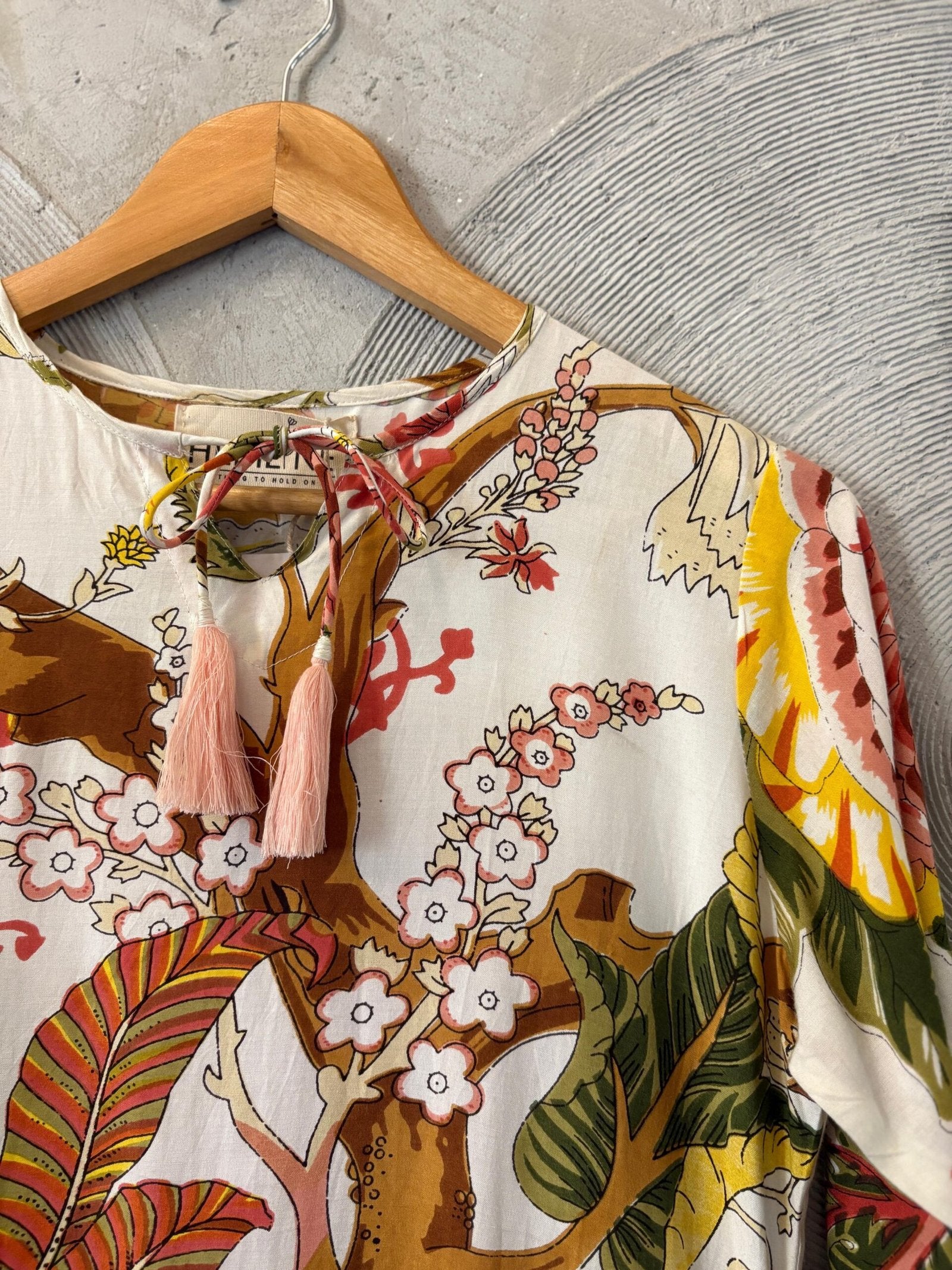 HEMLINE - White Floral Print Long Kurta
