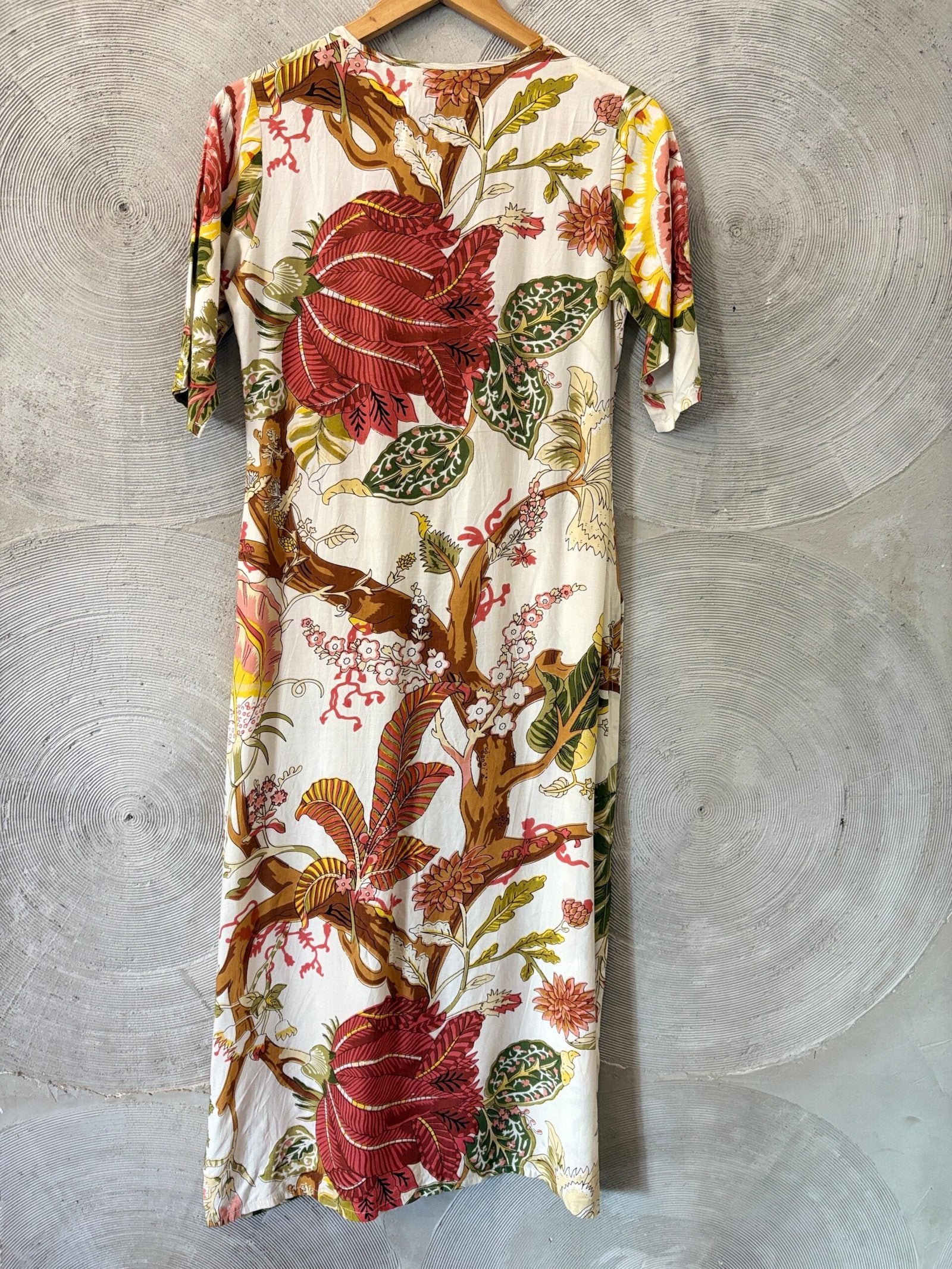 HEMLINE - White Floral Print Long Kurta