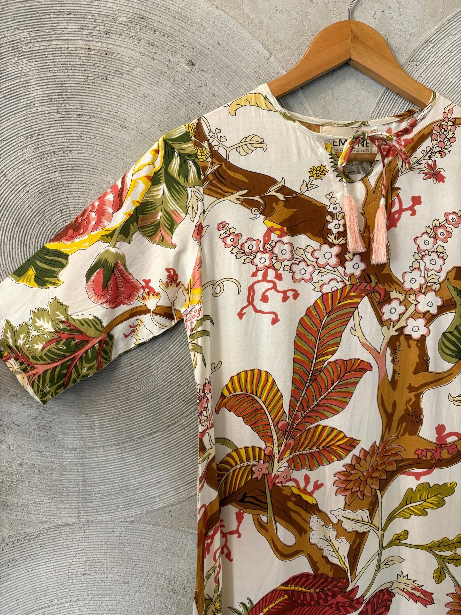 HEMLINE - White Floral Print Long Kurta