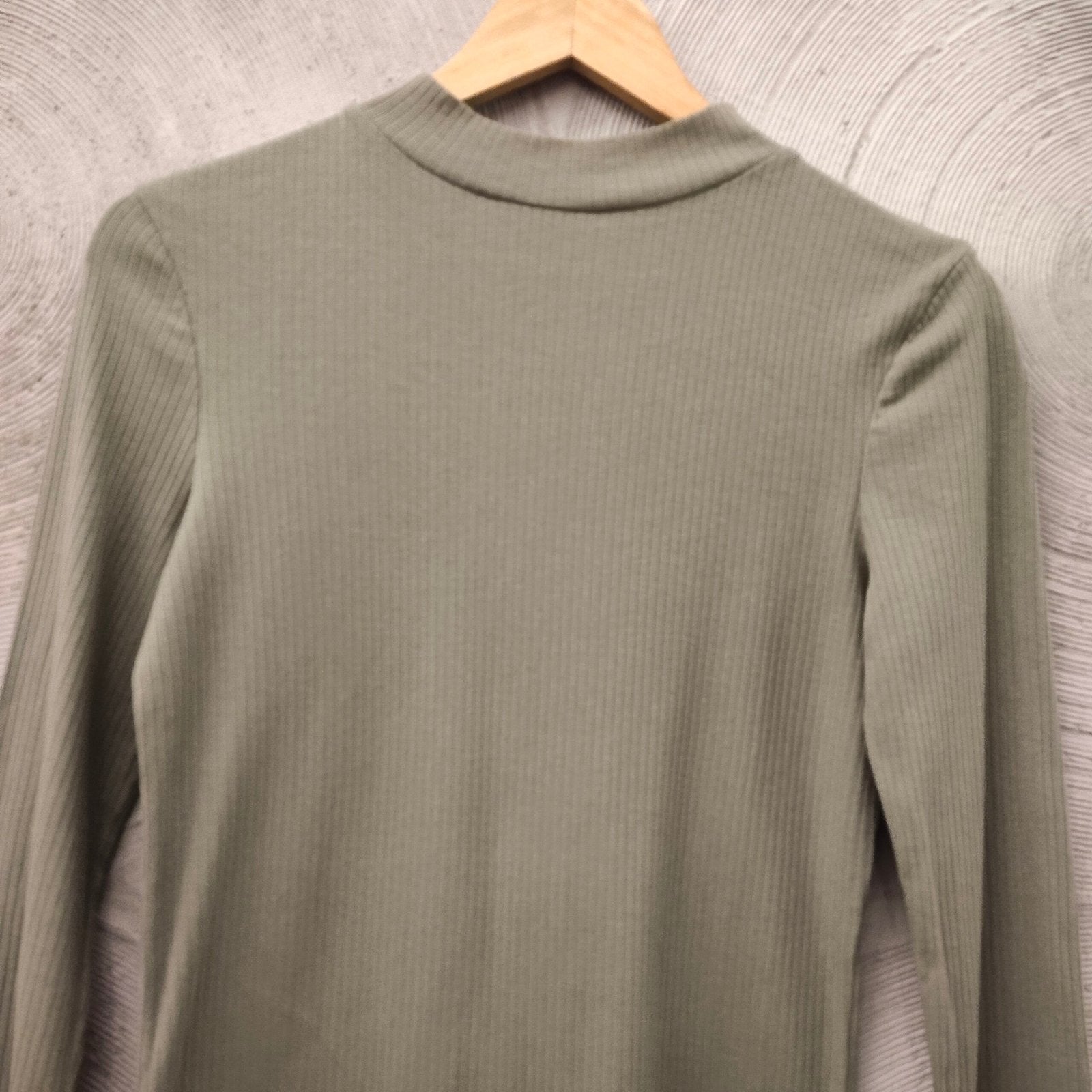 CHERYMOYA - Light Green High-Neck