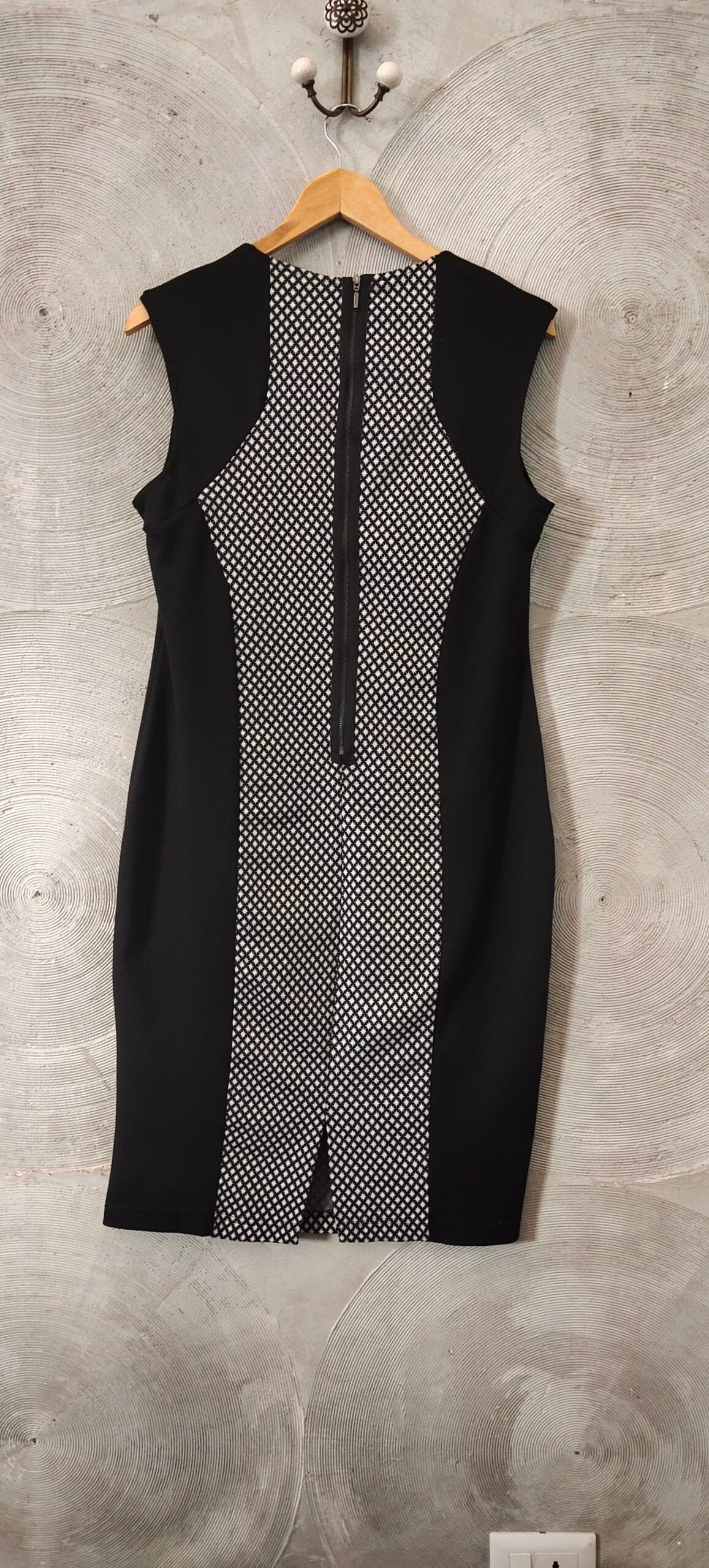 ATMOSPHERE - Black & white sheath dress