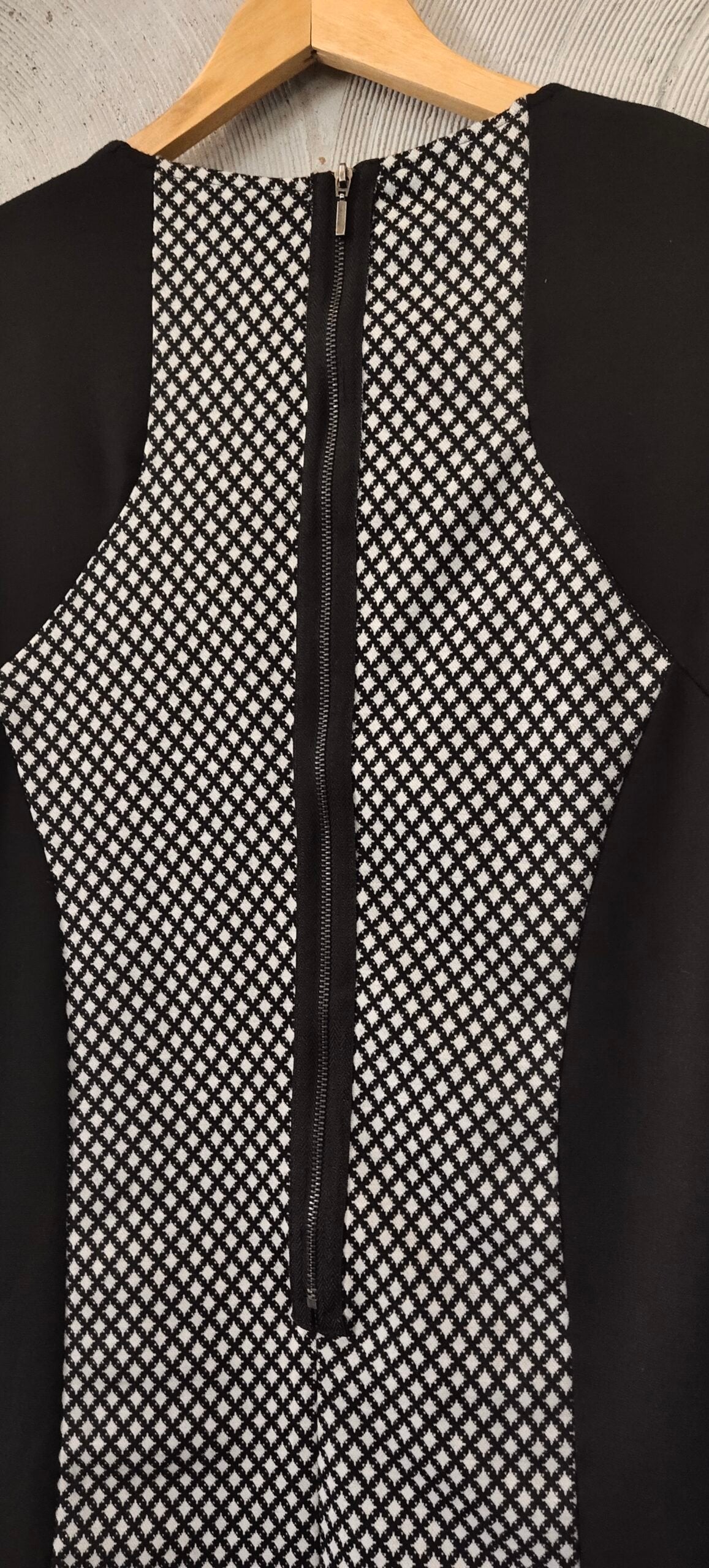 ATMOSPHERE - Black & white sheath dress