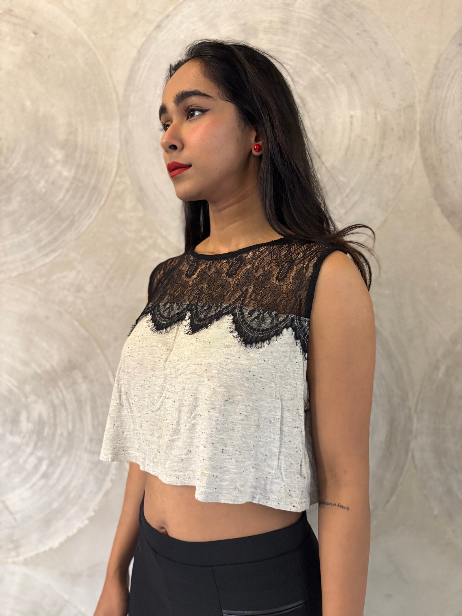TOP SHOP - Light Grey Top with Black Lace Yoke