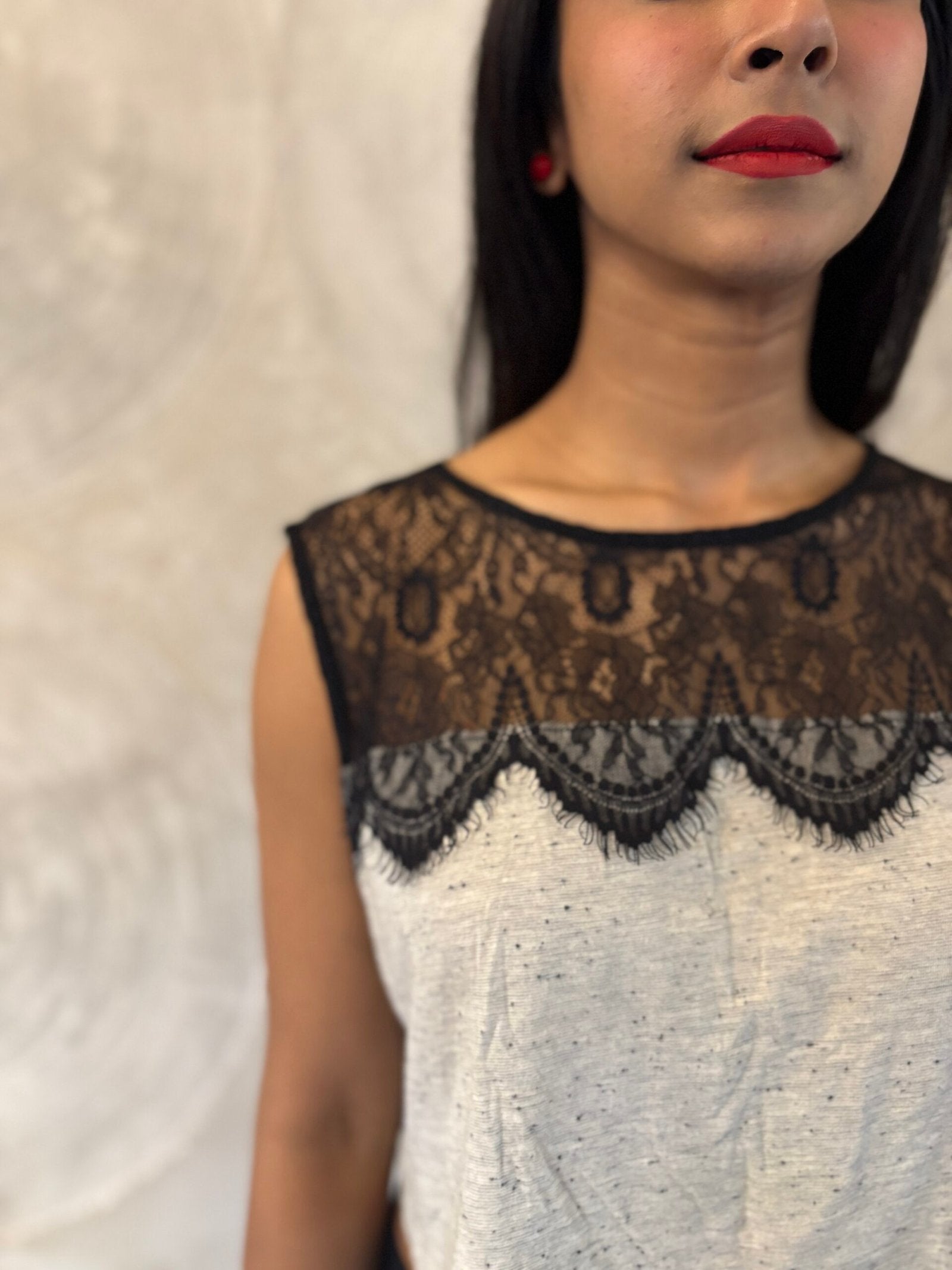 TOP SHOP - Light Grey Top with Black Lace Yoke
