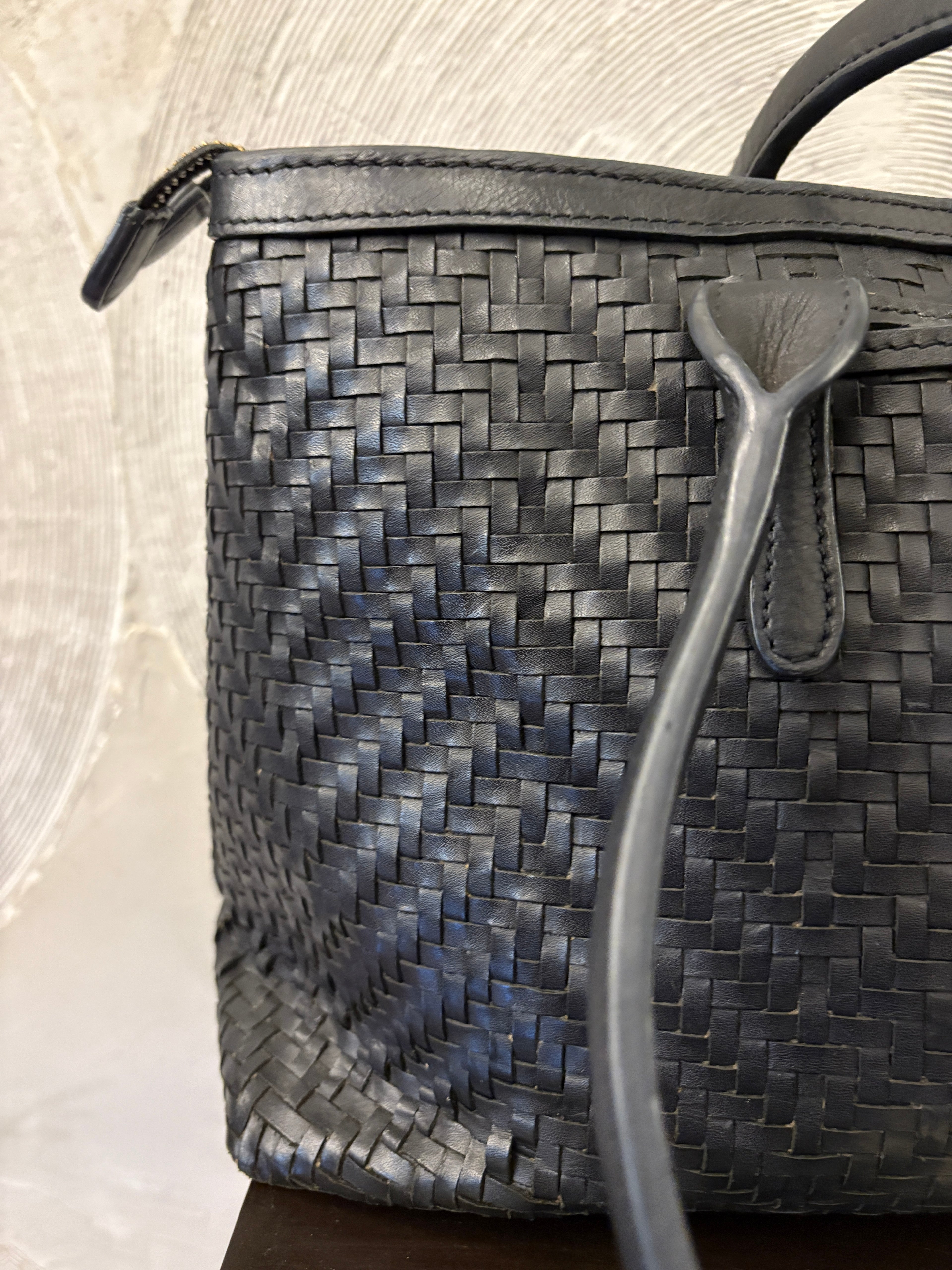 CHIAROSCURO - All Woven Slate Big Jojo Hand Bag