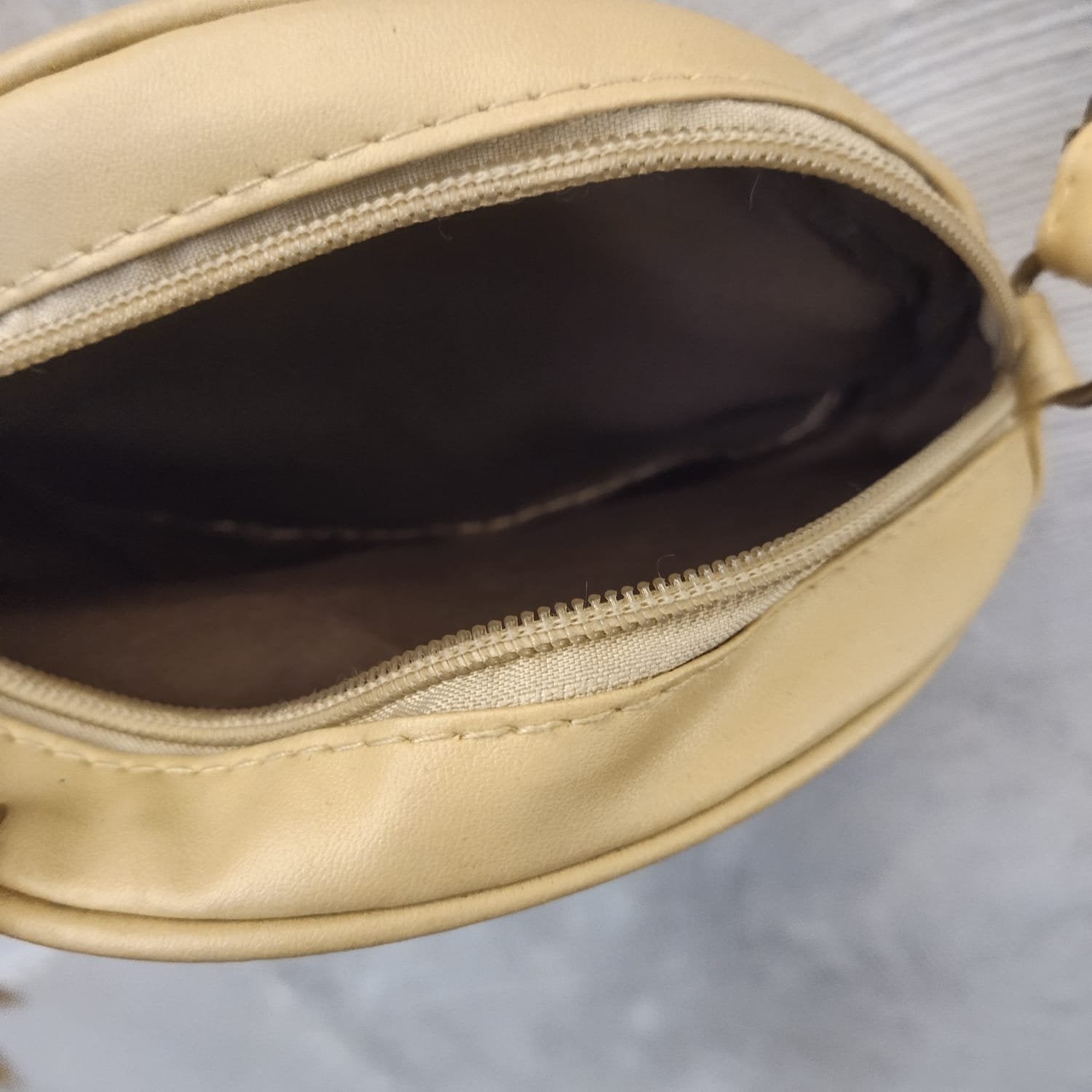 Round Classy Sling Bag