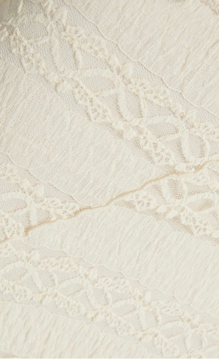 BERSHKA - White Lacy Halter Neck Top