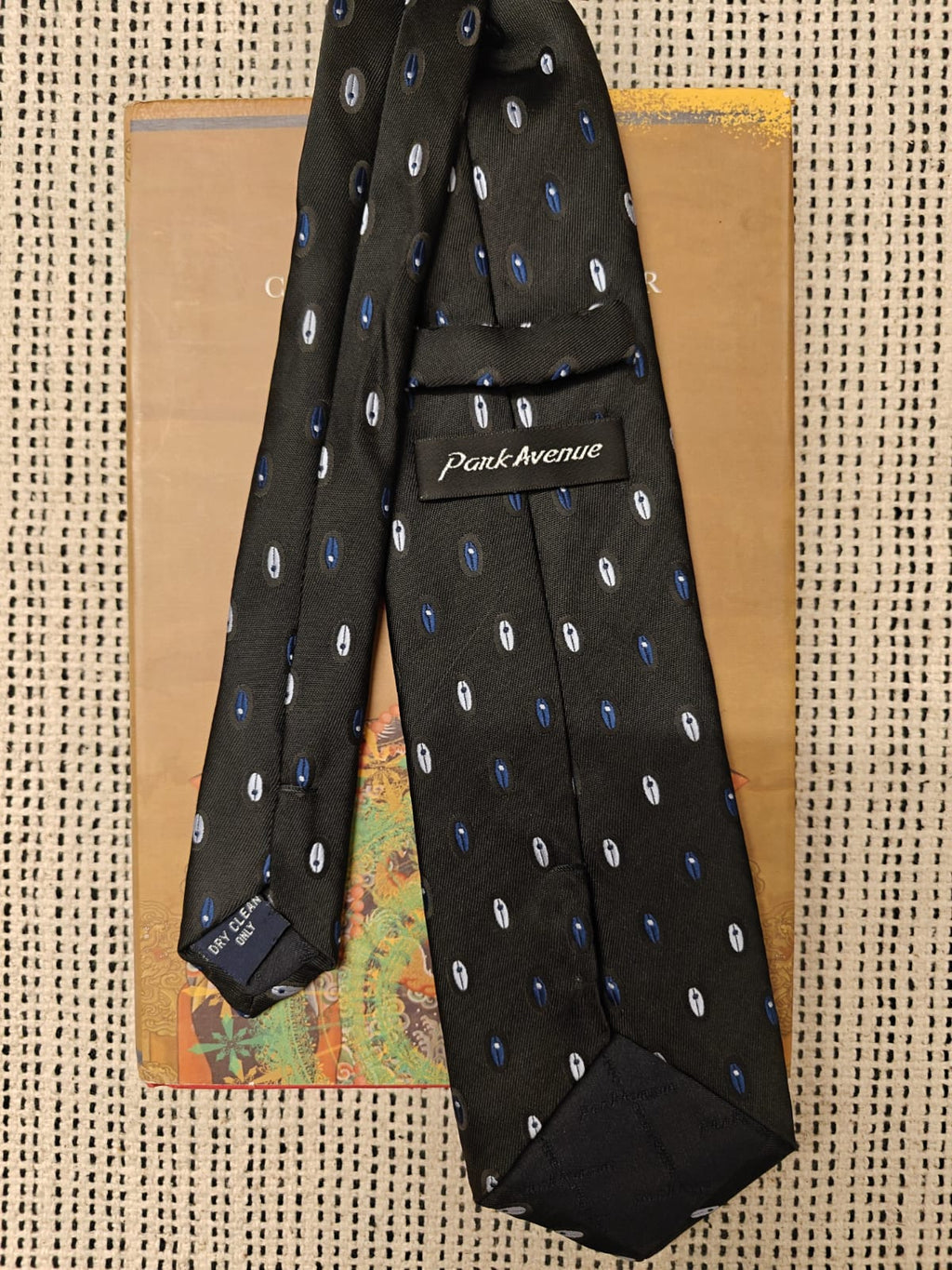 PARK AVENUE - Black Patterned Silk Tie