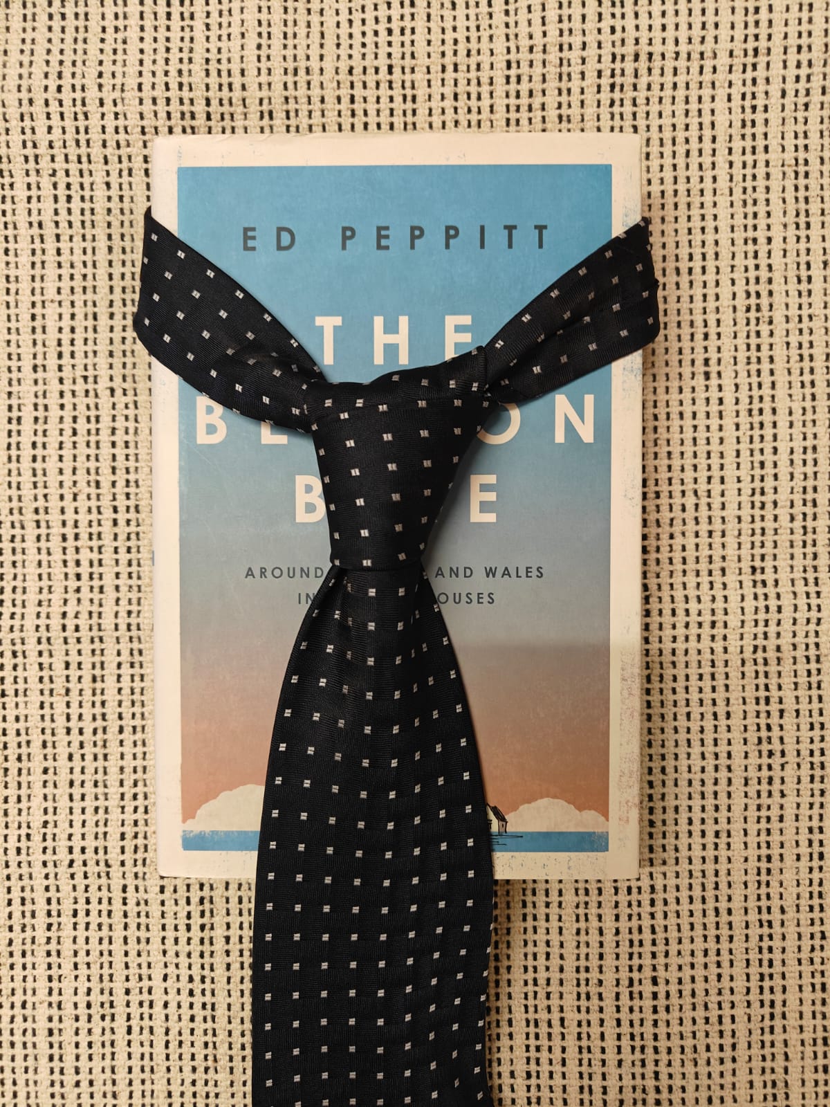 YVES SAINT LAURENT - Dotted Navy Silk Tie