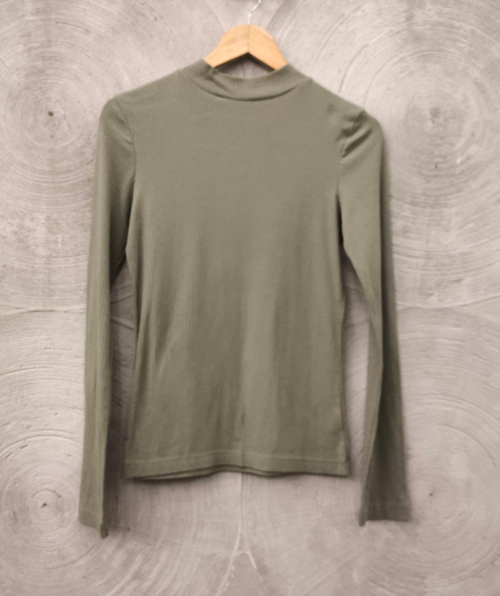 CHERYMOYA - Light Green High-Neck
