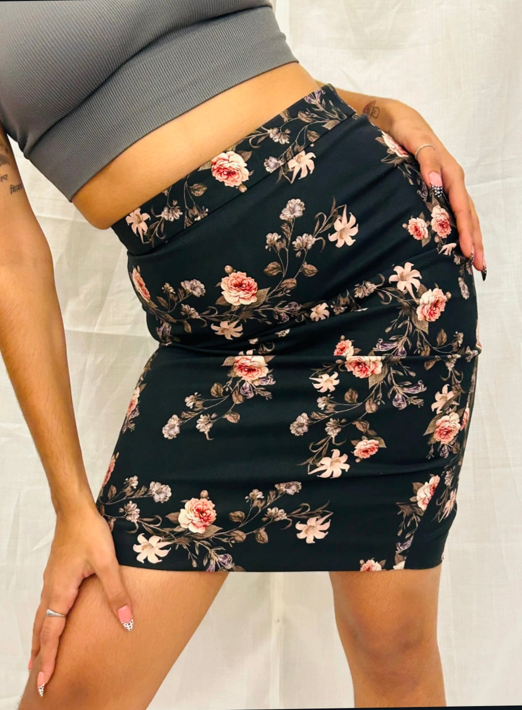 FOREVER NEW - Black Floral Printed Skirt