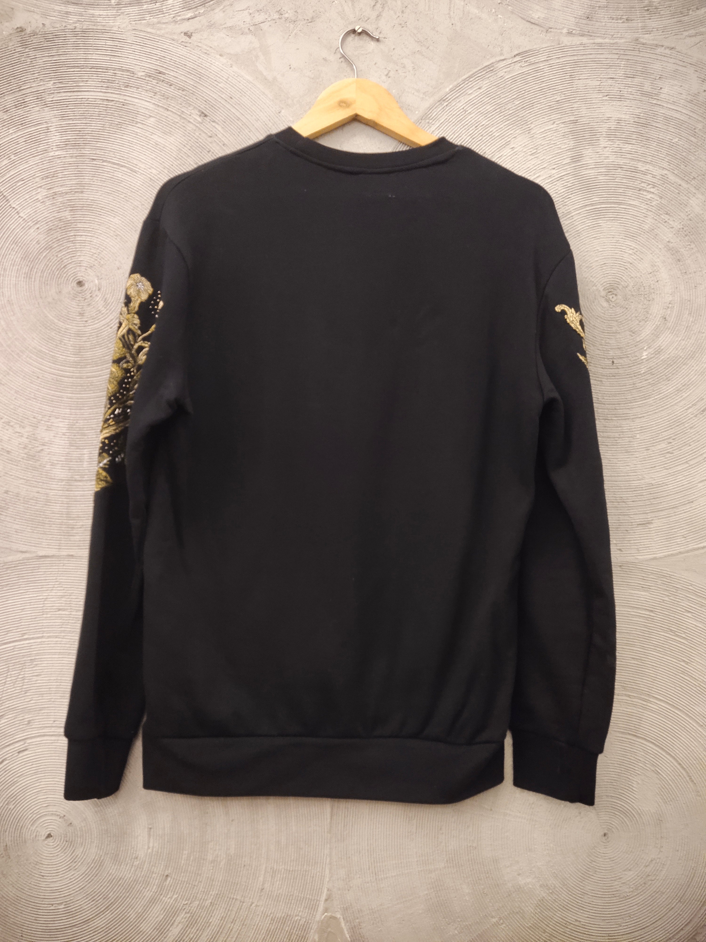 ZARA - Black Sweatshirt with Golden Embroidery