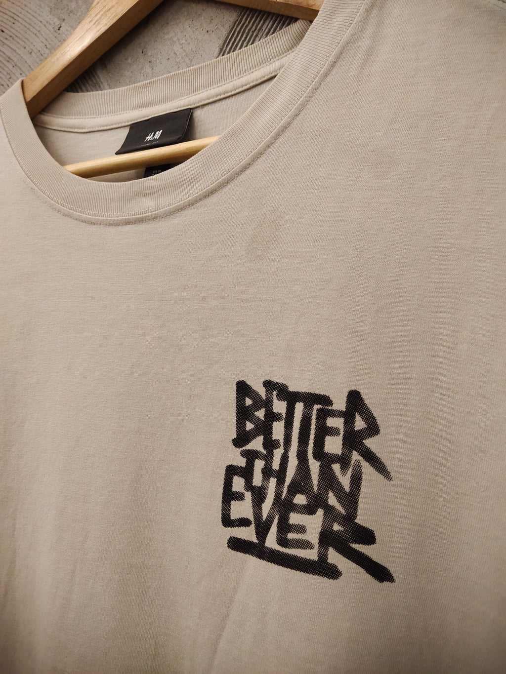 H&M - Light Beige Graphic T-Shirt