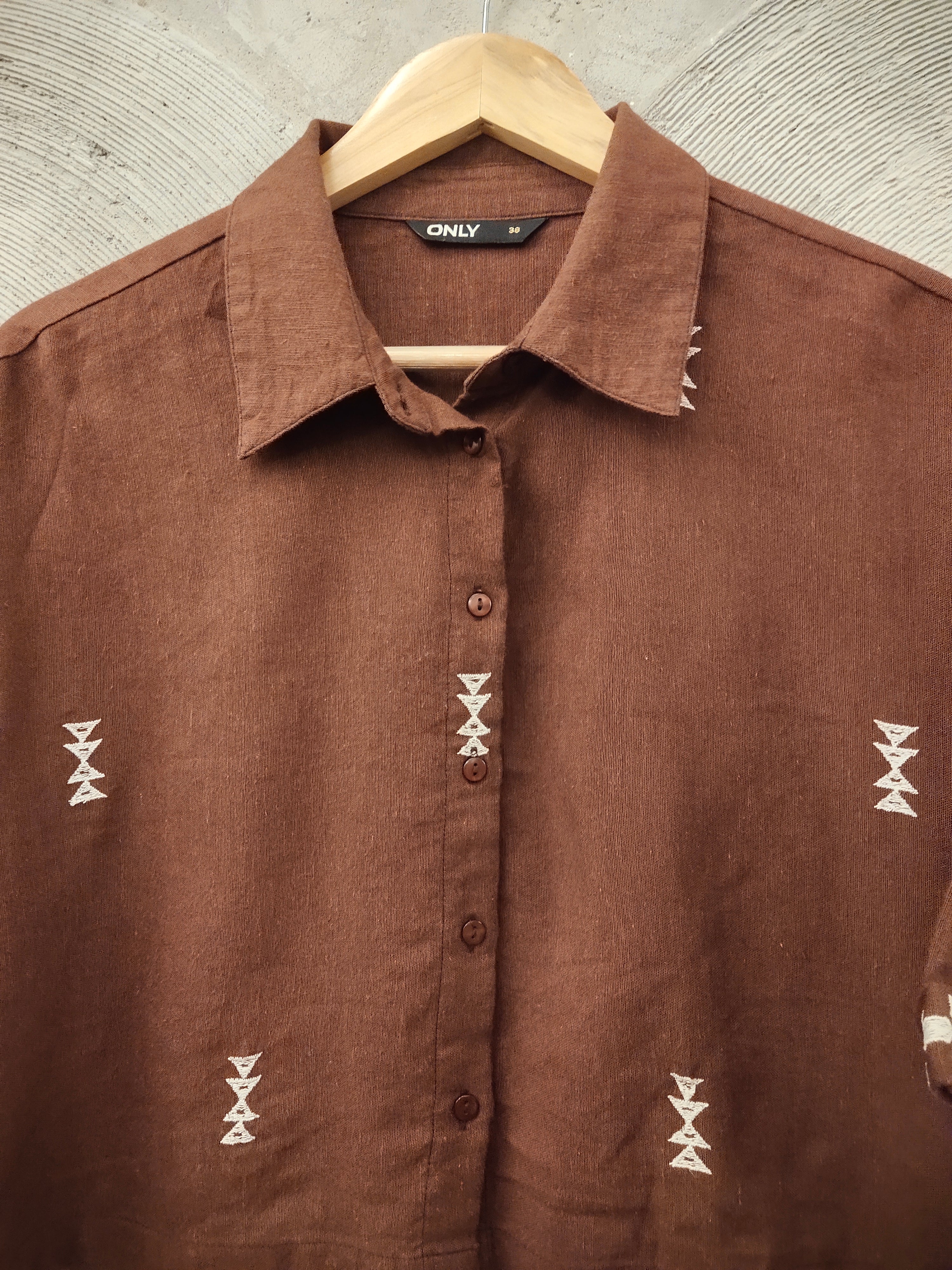 ONLY - Brown Embroidered Crop Shirt