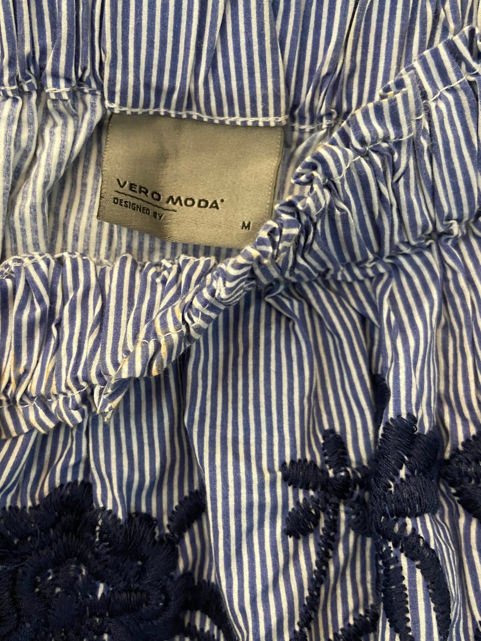 VERO MODA - Blue & white striped embroidery off-shoulder tunic