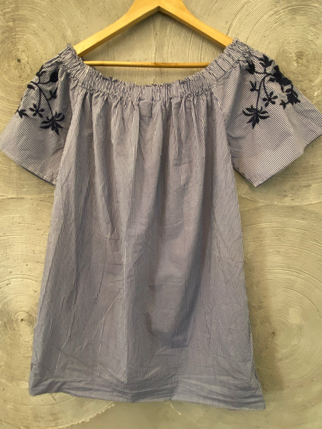 VERO MODA - Blue & white striped embroidery off-shoulder tunic