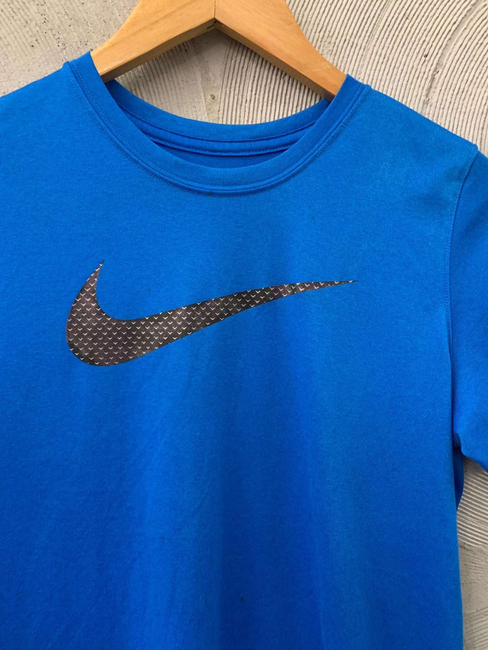 Dry-fit sports t-shirt